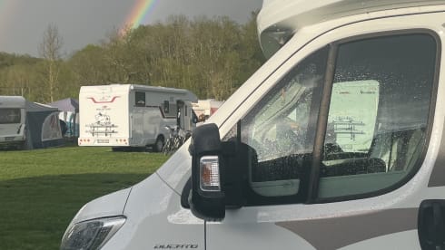 Calimero  – 4 pers Carat luxury camper with fixed bed