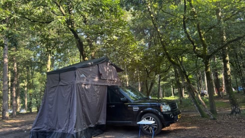 Disco – 2p Land Rover with roof tent 