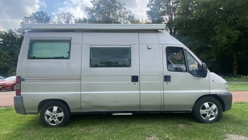 Albano – 2p Fiat campervan uit 2001