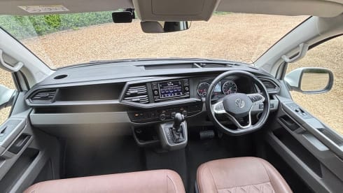 Dame Judy – 4 berth Volkswagen campervan from 2024