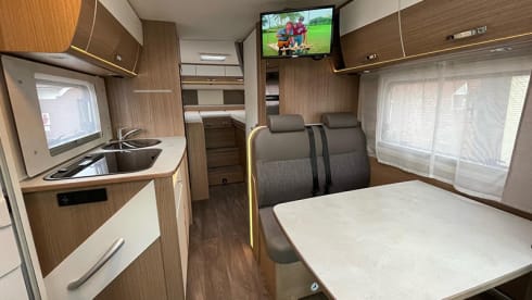 Carado T337 2 person semi-integrated