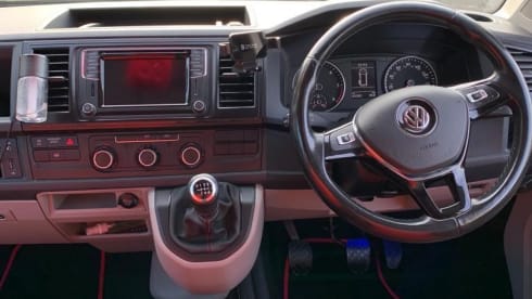 Oska – Stunning 4 Berth VW T6 Campervan