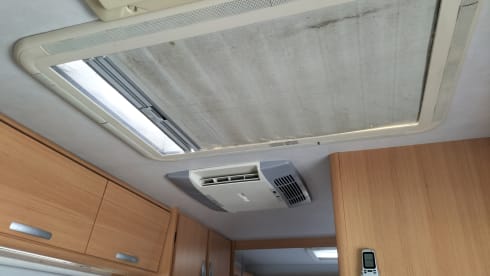 Rimor Katamarano 5 – Mansardato con ampio garage versatile per famiglie e sport