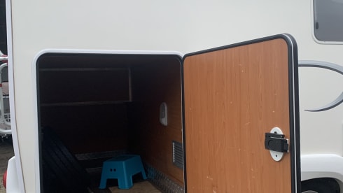 beautiful spacious camper with xxl garage