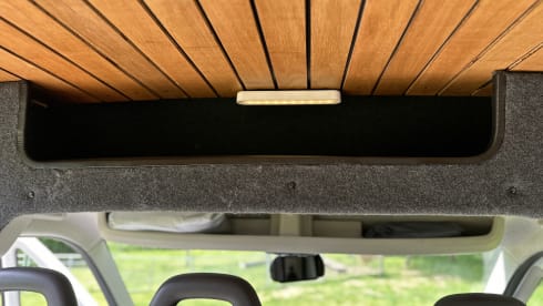 Reggie – Beautiful Family Campervan - Kids Bunks - Adults Double - Off Grid – Heater
