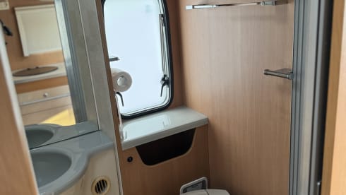 Nice spacious family camper (2011)!