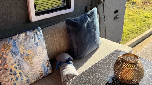 Marge – Campervan met 3 slaapplaatsen, volledig zelfvoorzienend. 