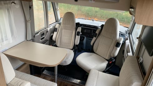 Hymer – Recent well equipped integral mobile home