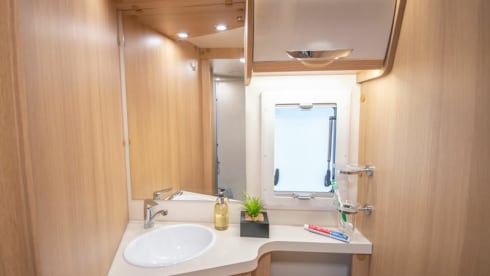 Mclouis  – Dora - 4 berth Luxury Family Motorhome (2025)