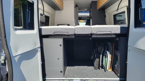 Adria Twin Sport 640 SLB grey – Beautiful, spacious and luxurious camper van with single beds and automatic transmission
