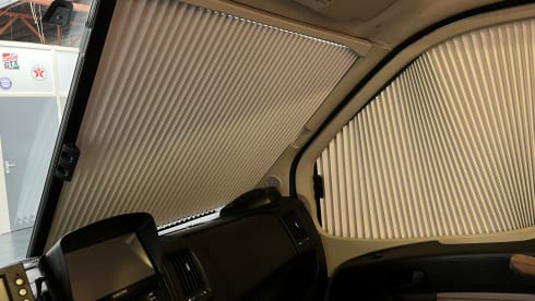 De vrolijke zwerver – 2p Dethleffs semi-integrated uit 2012