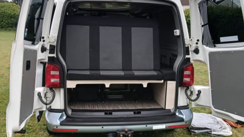 Valerie – 4 berth Volkswagen T6 Campervan