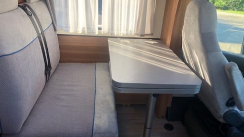 Fully furnished 2p camper Knaus W 2016 with length beds, air conditioning