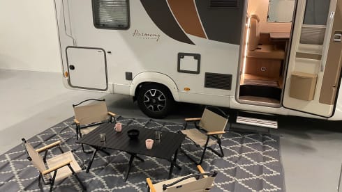Jelle  – 4pers burstner semi-integrated with queen bed