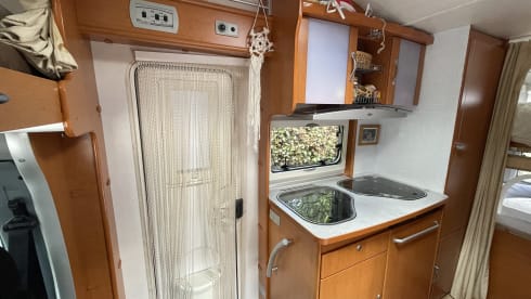 De Dolle Dwaler  – Ideal for families – spacious 6-person camper with all the trimmings