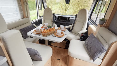 Comfortable Hymer 680 BMC Integral (2023). Book now for 2024!