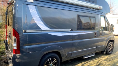 Vario Smurf – 4 fixed beds hotel on wheels