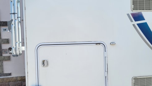 Vincy – SARDINIA CAMPER: Camper rental 6 beds and 6 travel