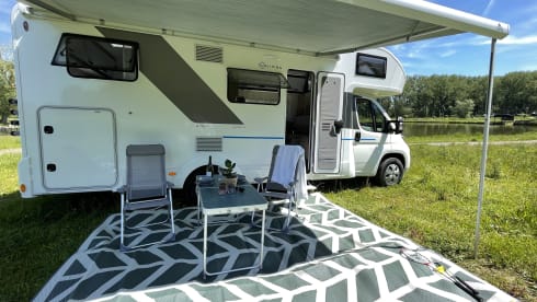 King VI – Super new! Luxury 5-person camper from Sun Living