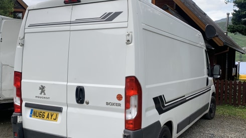 Nujay – 4 berth Peugeot campervan from 2016