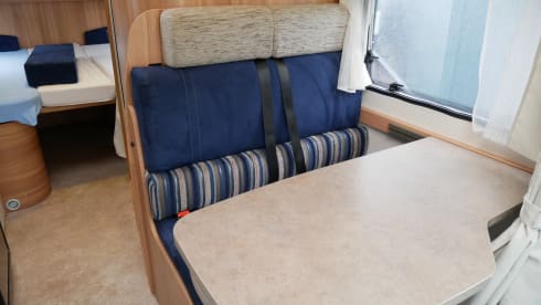 Chausson Flash 16, 4-person, longitudinal beds, pull-down bed!!