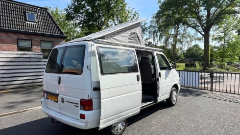 Willem – 2-seater Volkswagen bus from 2000
