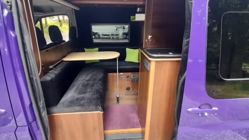 Mo – Fully loaded off-grid sports / touring home