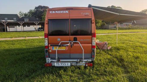 Adriaatje – Adria Mobil Wohnmobil für 2 Personen aus dem Jahr 2011
