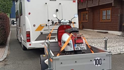 Sunliner – Semi-integrated with queen bed / 3.5 to / AHK 2000 kg