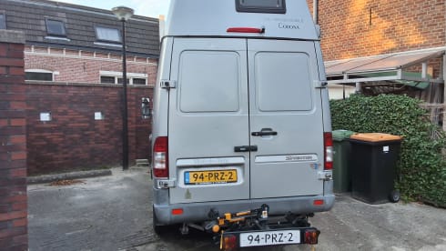 2-person Mercedes-Benz bus from 2003