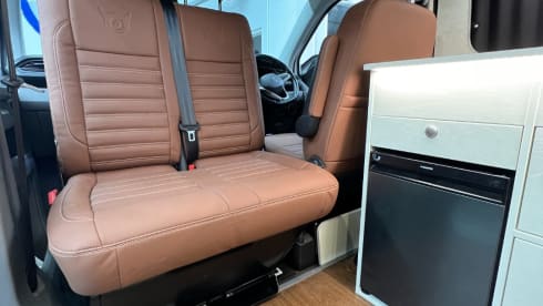YETI – Ice white Long wheel base VW T6.1 2021 4 birth luxury camper 