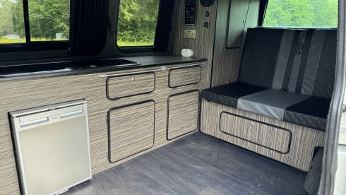 Quicksilver – Rent our Head Turning Quicksilver - LWB T5 with Pop Top roof