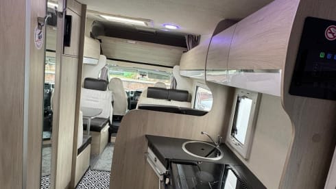Cleo&Cezar – 7 berth Chausson Flash C656 semi-integrated from 2019