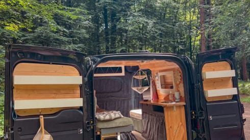 Dolores – Unique and complete single-person camper Dolores. Small van, big adventure.