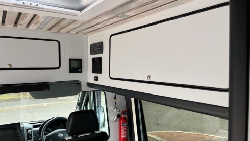 Sheila – Volkswagen Crafter Wohnmobil mit 5 Schlafplätzen (2016)