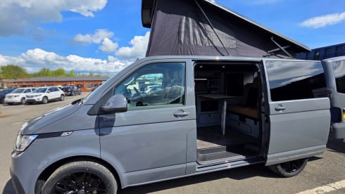 Volkswagen campervan met 4 slaapplaatsen vanaf 2024