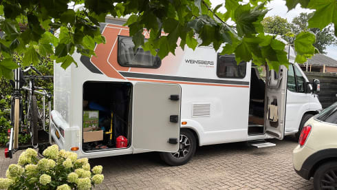 Luxurious young camper with many extras