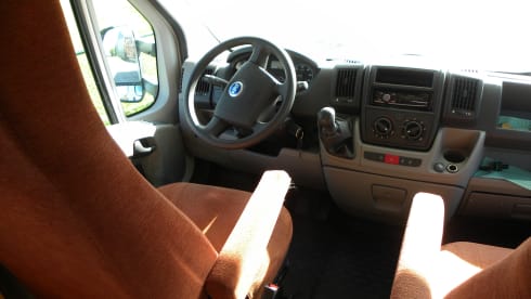Spacious and complete camper for a nice price