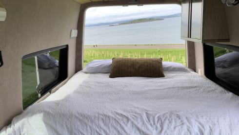 Blanco – 2 berth Volkswagen campervan from 2015