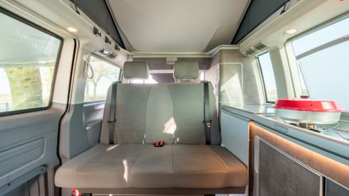 Luxury Volkswagen bus 6.1 California Ocean