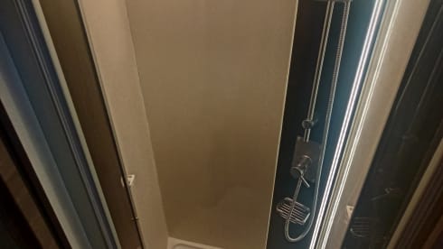 Sasha – New McLouis 4/5 people, semi-integrated 2023