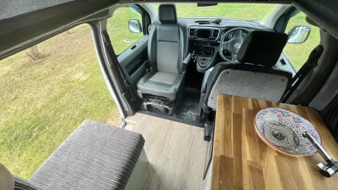 Woody – ⚡ Eco-Friendly Electric Campervan – Sustainable Adventures in Style