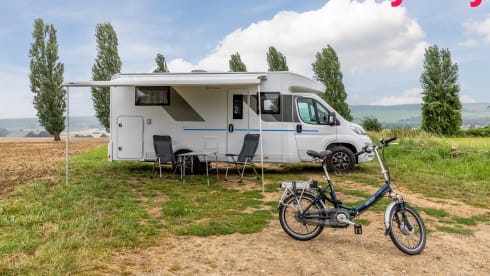 Mergelland – New (2024!) Luxury Sun Living camper 4 pers. + electric folding bike