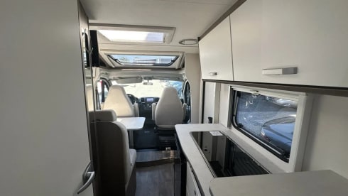 Vannie – From 2022!! - Very neat 2 to 3 person camper - Carado V337  