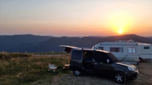 Fiat Doblo Malibu – Hobo/stealth/semi offgrid mini camper.