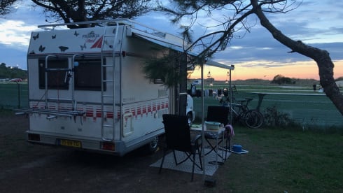 Last minute (-20%): Nice and complete camper for rent!