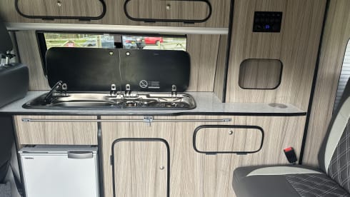 Camper van Dijk – 4 berth Volkswagen Transporter Pop Top Camper