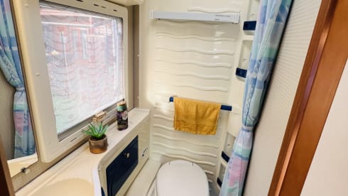 Compleet huisje op wielen! – Rapido Camper 2 person compact and complete!