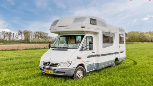 Mercedes Karmann Ontario - practical family camper