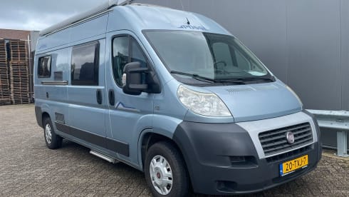 Pössl 2 win luxury bus e bike carrier